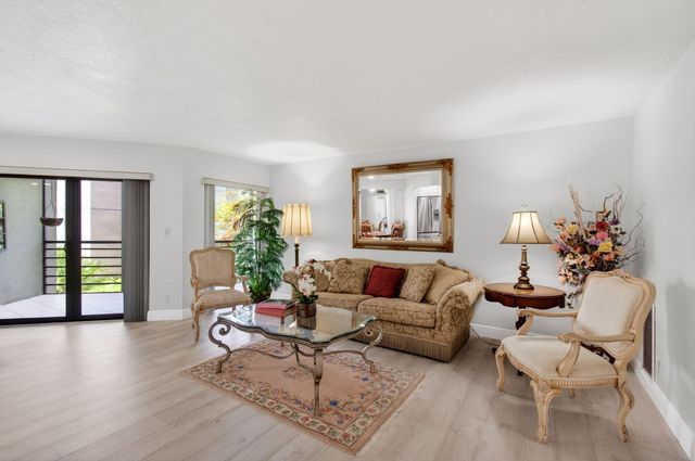 5750 Camino Del Sol 201, Boca Raton, FL 33433