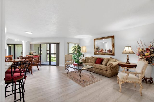 5750 Camino Del Sol 201, Boca Raton, FL 33433