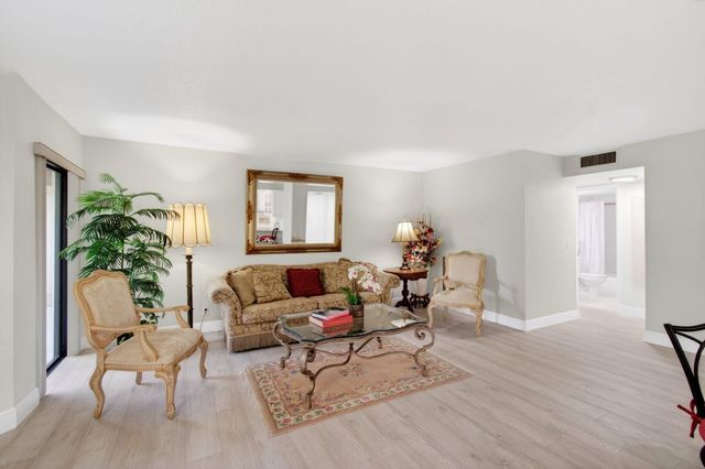 5750 Camino Del Sol 201, Boca Raton, FL 33433
