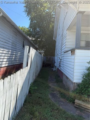 112 Park Drive, Charleston, WV 25302