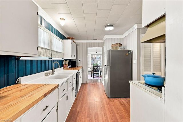 106 Crestwood Circle, High Point, NC 27260