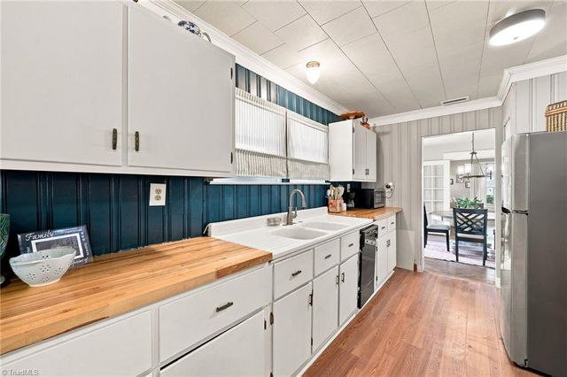 106 Crestwood Circle, High Point, NC 27260