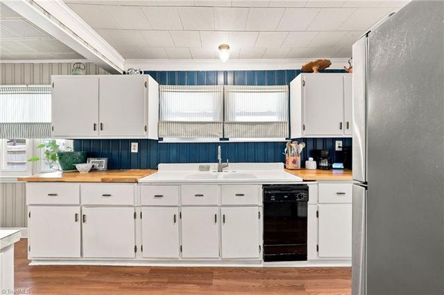 106 Crestwood Circle, High Point, NC 27260