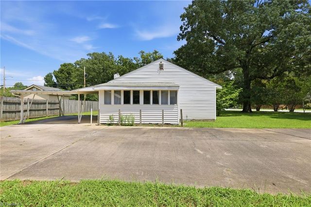 106 Crestwood Circle, High Point, NC 27260