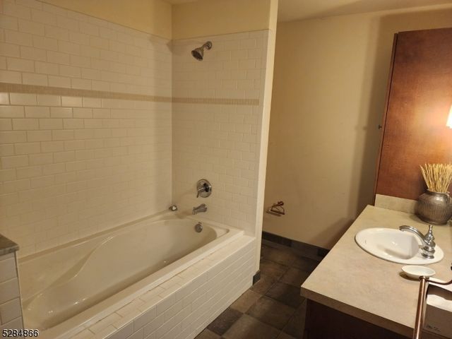 1 Pine Crescent 23, Vernon Twp., NJ 07462