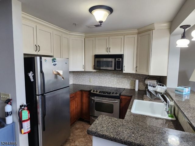 1 Pine Crescent 23, Vernon Twp., NJ 07462