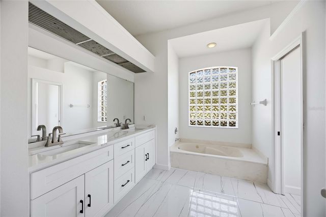 562 OAK BAY DRIVE, Osprey, FL 34229