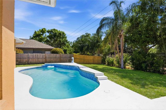 562 OAK BAY DRIVE, Osprey, FL 34229