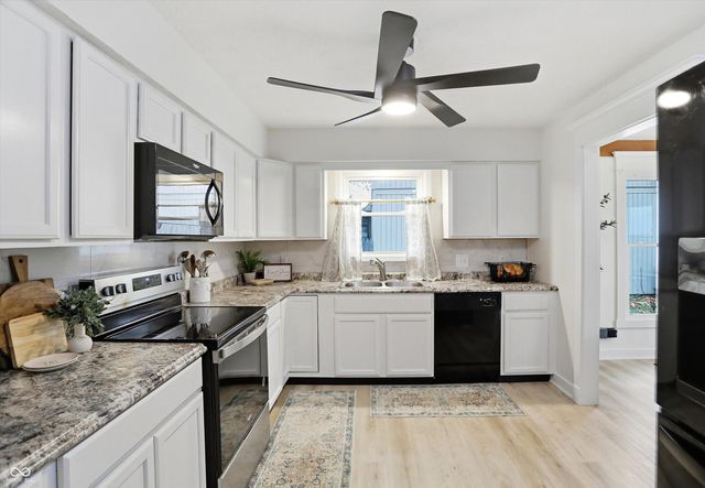 999 Shoreline Circle, Cicero, IN 46034