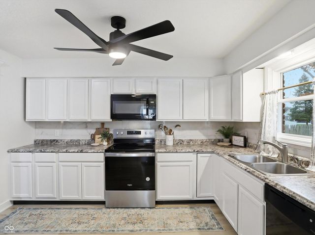 999 Shoreline Circle, Cicero, IN 46034