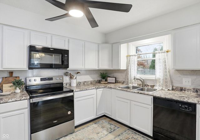 999 Shoreline Circle, Cicero, IN 46034