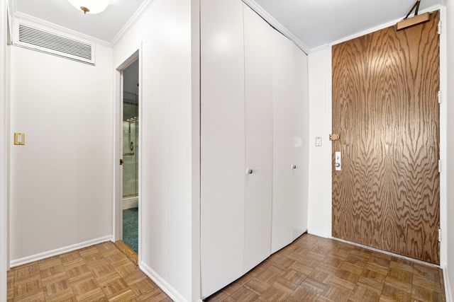 201 E Chestnut Street 21C, Chicago, IL 60611