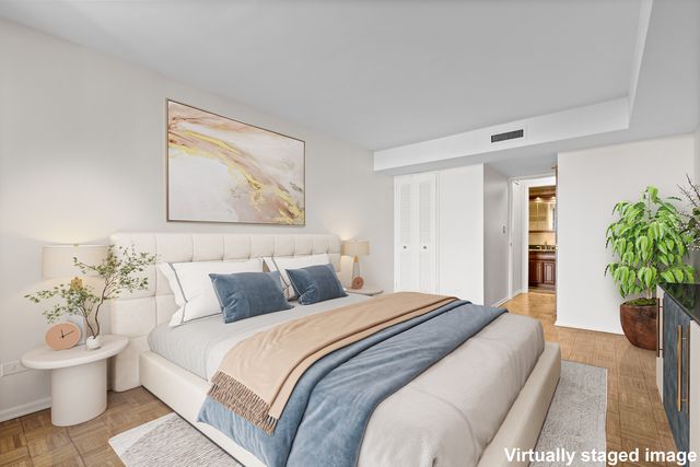 201 E Chestnut Street 21C, Chicago, IL 60611