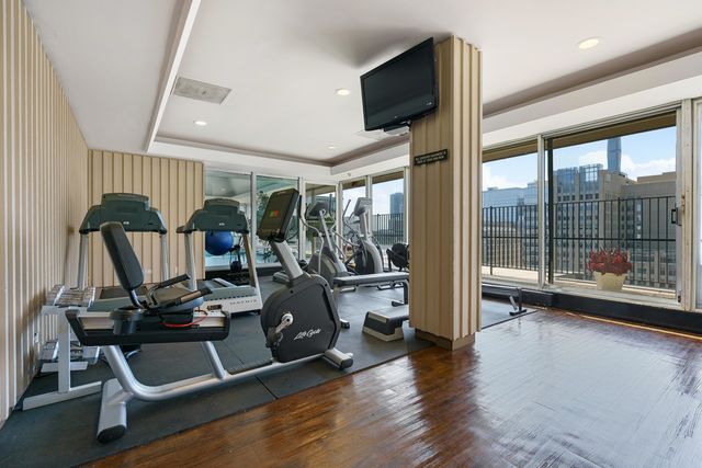 201 E Chestnut Street 21C, Chicago, IL 60611