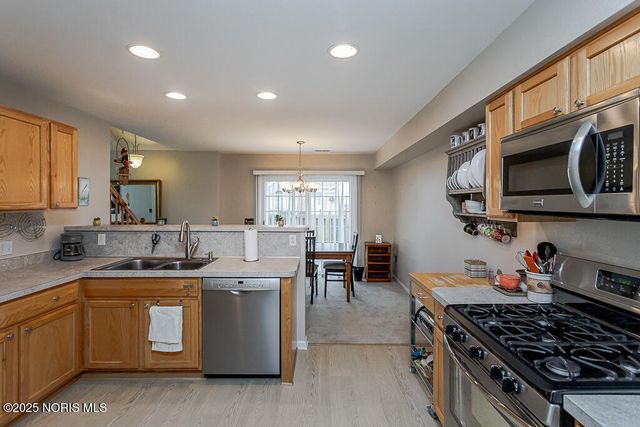 5755 Crossbrooke Lane, Waterville, OH 43566