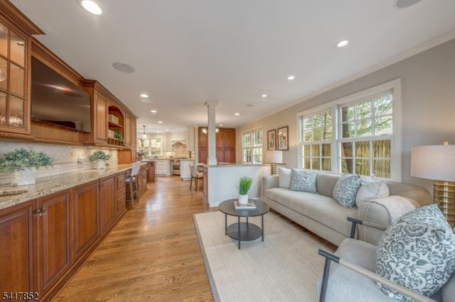 71 Dale Dr, Summit City, NJ 07901