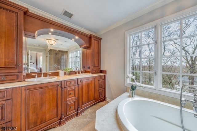 71 Dale Dr, Summit City, NJ 07901