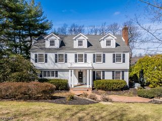 71 Dale Dr, Summit City, NJ 07901