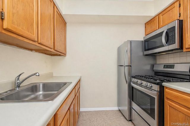 946 E 181st Street, Bronx, NY 10460