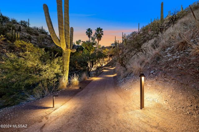 3569 E Secret Canyon Place, Tucson, AZ 85718