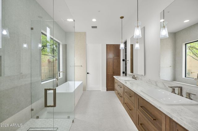 10980 E WINCHCOMB Drive, Scottsdale, AZ 85255
