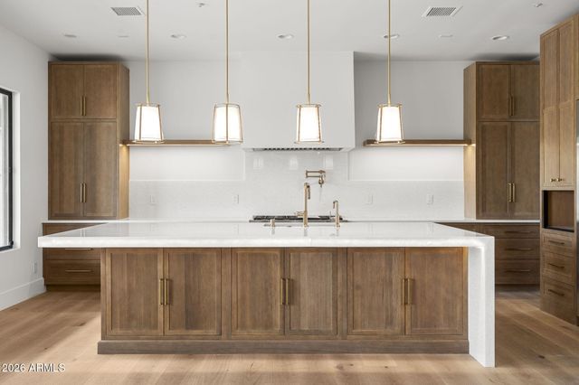 10980 E WINCHCOMB Drive, Scottsdale, AZ 85255