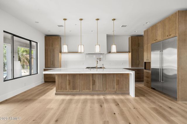 10980 E WINCHCOMB Drive, Scottsdale, AZ 85255