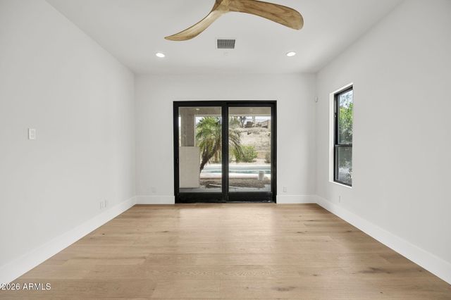 10980 E WINCHCOMB Drive, Scottsdale, AZ 85255