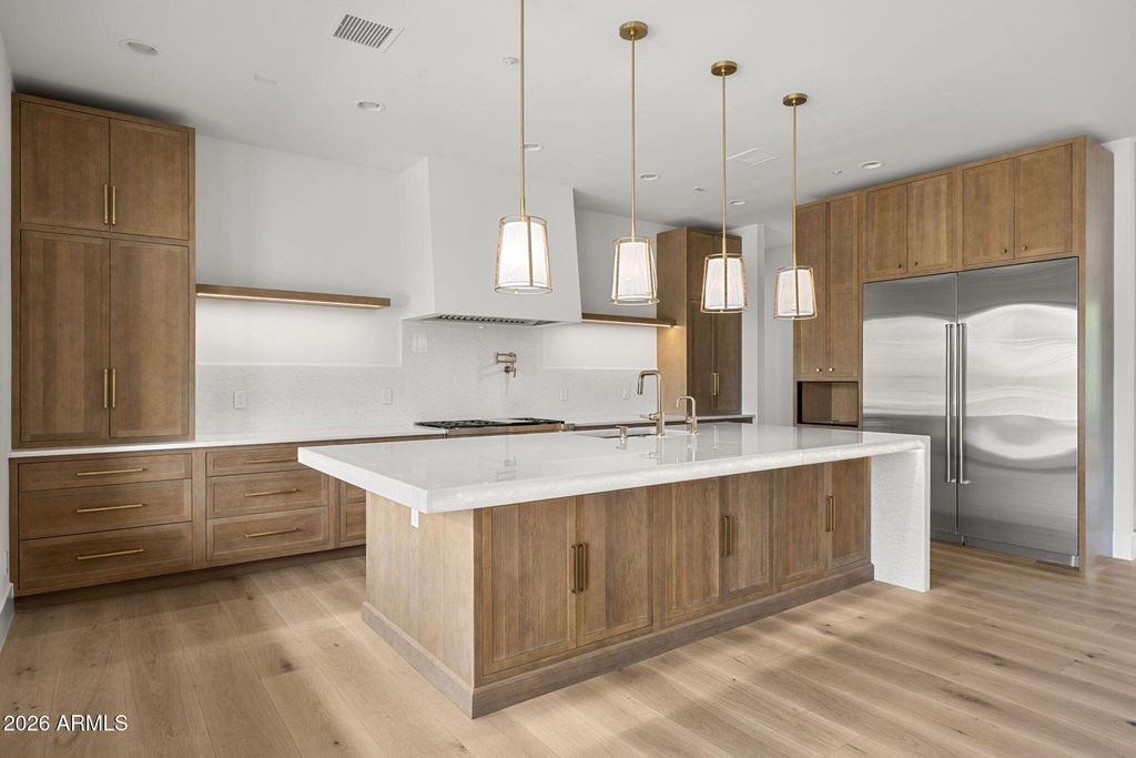 10980 E WINCHCOMB Drive, Scottsdale, AZ 85255
