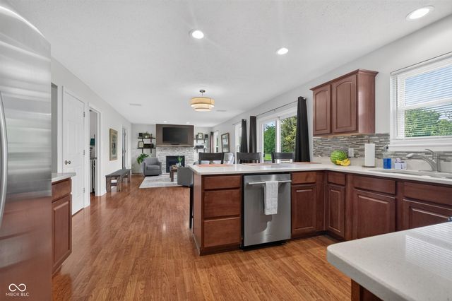 6538 Stafford Trace, Zionsville, IN 46077
