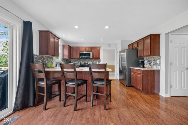 6538 Stafford Trace, Zionsville, IN 46077