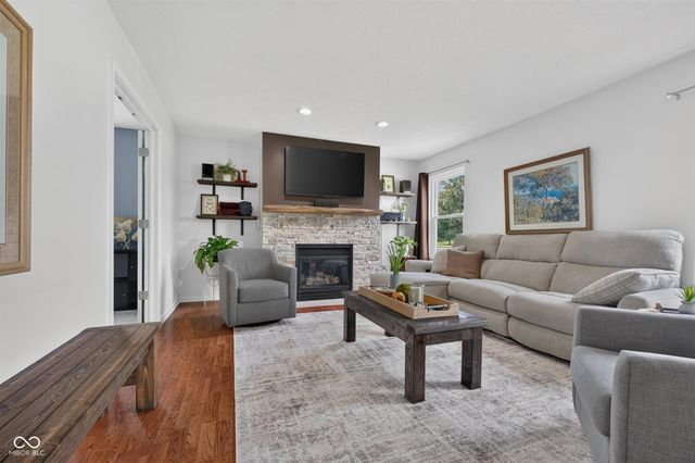 6538 Stafford Trace, Zionsville, IN 46077