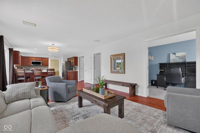 6538 Stafford Trace, Zionsville, IN 46077