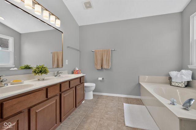 6538 Stafford Trace, Zionsville, IN 46077