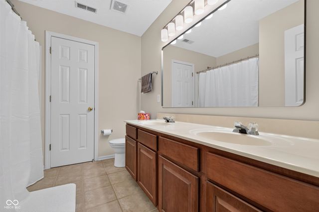 6538 Stafford Trace, Zionsville, IN 46077