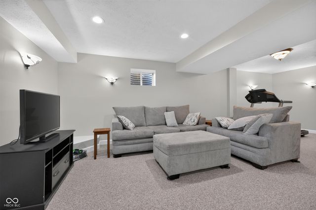 6538 Stafford Trace, Zionsville, IN 46077