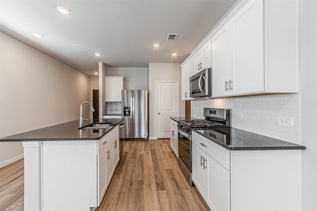 801 Leavenworth Drive, Mckinney, TX 75071