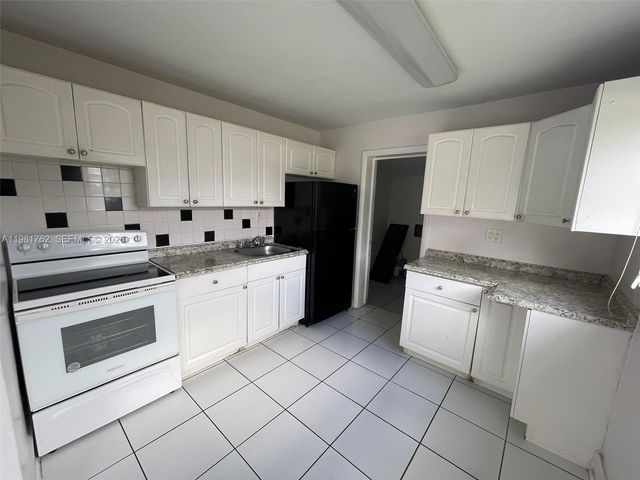 5751 SW 38th Ct, Davie, FL 33314