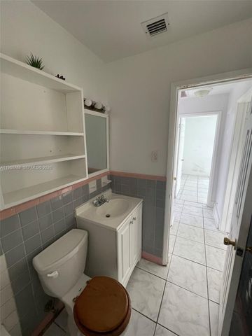 5751 SW 38th Ct, Davie, FL 33314