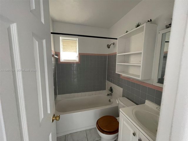 5751 SW 38th Ct, Davie, FL 33314