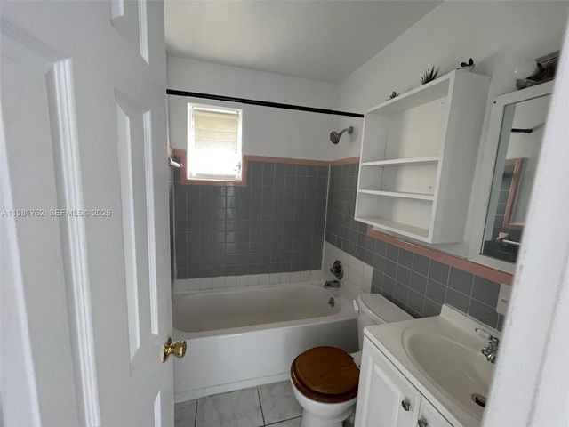 5751 SW 38th Ct, Davie, FL 33314