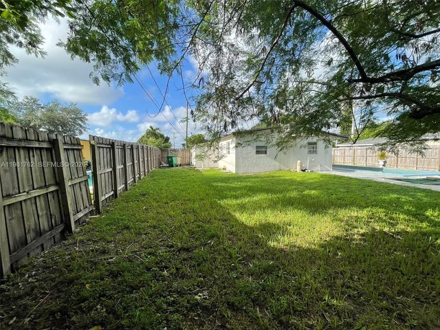 5751 SW 38th Ct, Davie, FL 33314
