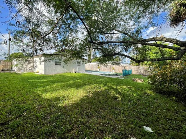 5751 SW 38th Ct, Davie, FL 33314