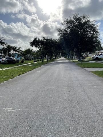 5751 SW 38th Ct, Davie, FL 33314