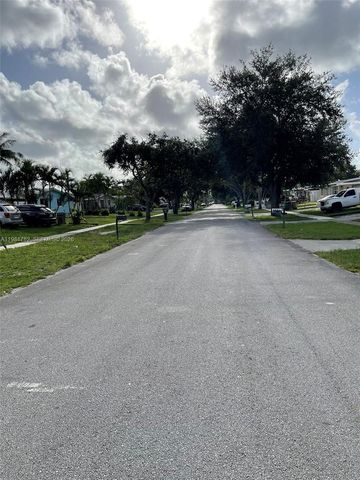 5751 SW 38th Ct, Davie, FL 33314