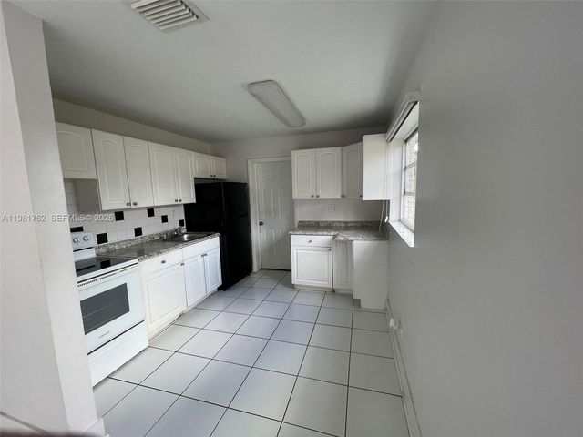 5751 SW 38th Ct, Davie, FL 33314