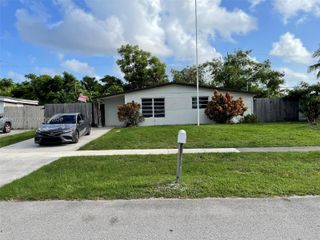 5751 SW 38th Ct, Davie, FL 33314
