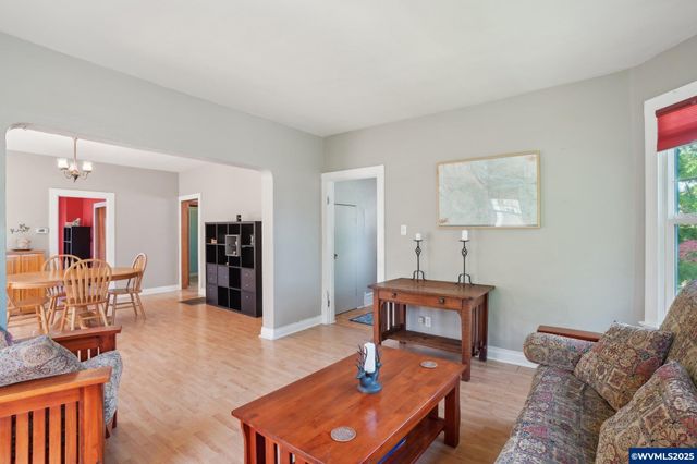 443 24th St NE, Salem, OR 97301