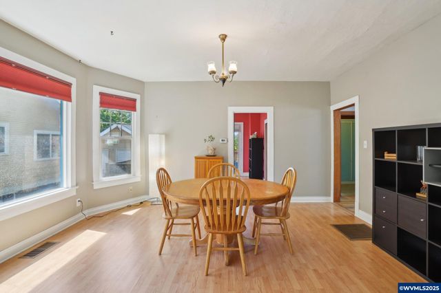 443 24th St NE, Salem, OR 97301