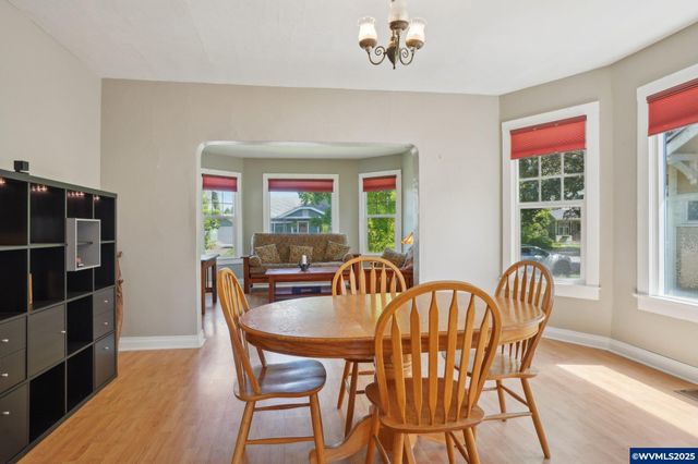 443 24th St NE, Salem, OR 97301